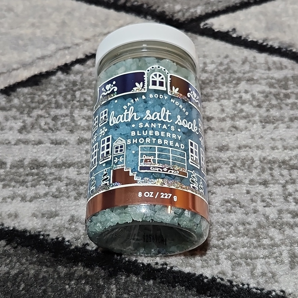 BATH & BODY WORKS SANTA'S BLUEBERRY SHORTBREAD BATH SALT SOAK
